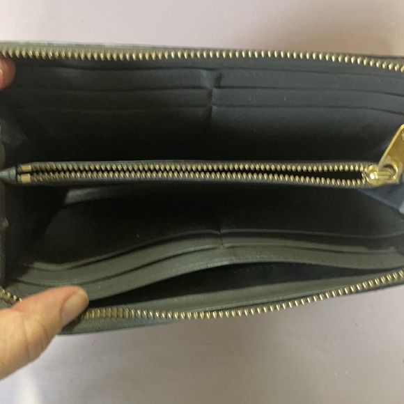 Marc by Marc jacobs wallet - Picture 2 of 5